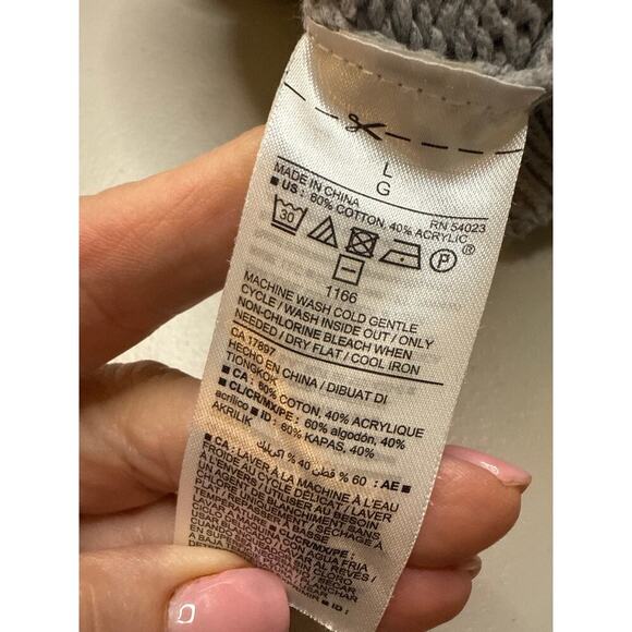 Old Navy Ladies Gray Sweater Raised Knit Accent Long Sleeves Size L - Picture 7 of 7